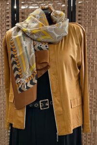 Lederoptikjacke von Magna in senf