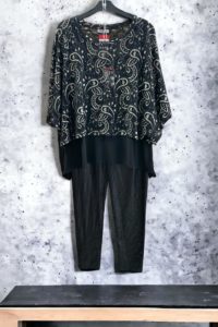 Magna Kombi mit Lederoptikhose Struktur in den Größen 48/50 und 52/54 und 56/58 erhältlich