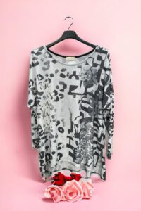 Tunika mit Tiermuster AA 62 cm Länge vorne 71 cm, Länge hinten 80 cm