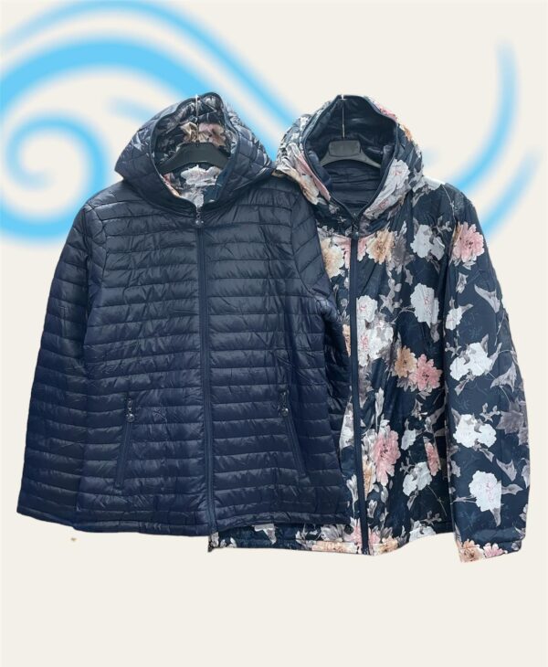 Wendejacke dunkelblau erhältlich in 40/42, 44/46, 48/50
