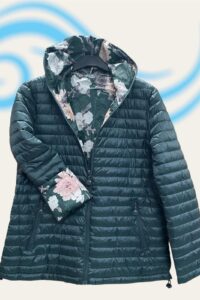 Wendejacke oliv erhältlich in 40/42, 44/46, 48/50