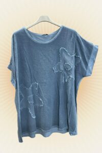 Tunika mit Blumen in jeansblau AA 73 cm, Länge 77 cm