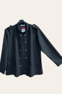 Magna Jacke mit Zierknöpfen in schwarz 40-58
