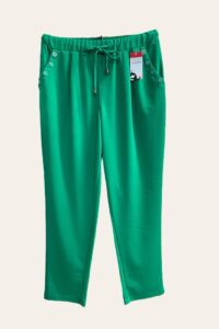 Magna Jogpant mit Knöpfen an den Taschen in grün 40-58