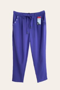 Magna Jogpant mit Knöpfen an den Taschen in lila 40-58