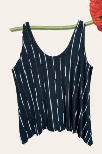 Magna Top zipfelig in schwarz/weiß/beige gestreift 40-58