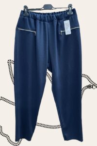 Jogpant im Material gemustert mit Reißverschluss an der Tasche, in dunkelblau OneSize ca. 46/48